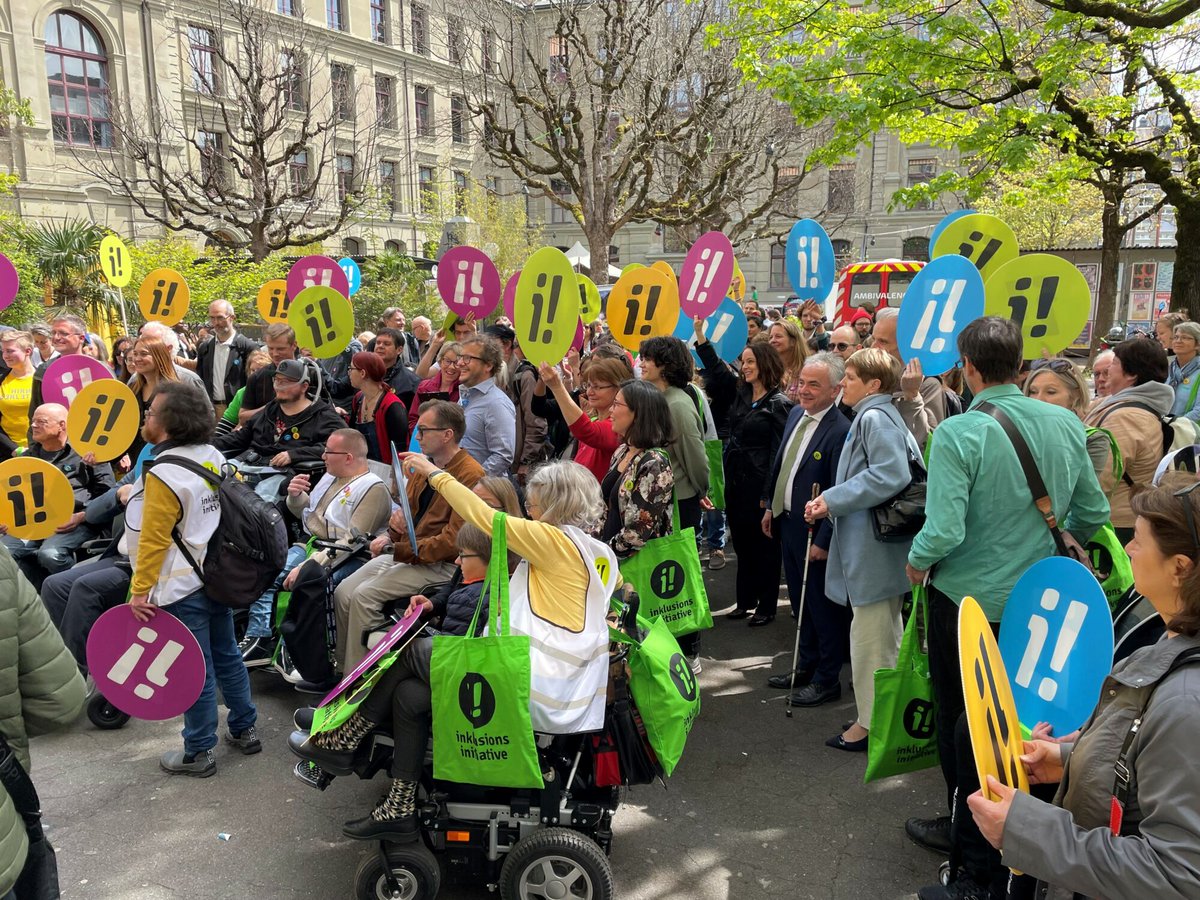 Die Gleichstellung von Menschen mit Behinderungen gehört auf die Prioritätenliste der Schweizer Politik! Rund 1.7 Millionen Menschen mit Behinderungen leben in der Schweiz. Die Inklusions-Initiative fordert ein selbstbestimmtes Leben für Menschen mit Behinderungen.