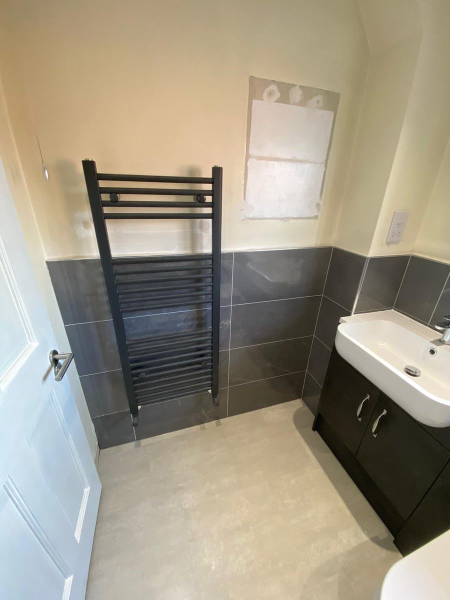 KKDesigns4's tweet image. A stunning bathroom recently completed by our wonderful installation team. We supplied and installed the entire bathroom suite; tiles; lighting; flooring; towel rail and we did all of this in just a week. #bathroomdesign #bathrooms #homedesigninspiration #shoplocal