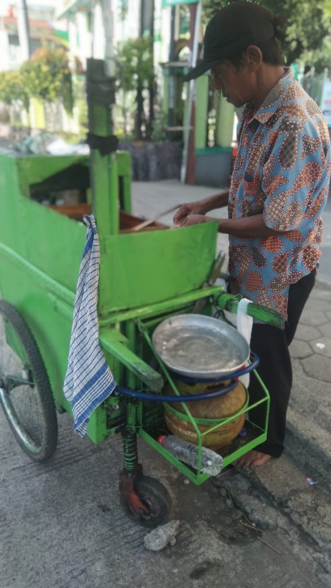 Lagi pada apa sedulur, jajal nyong pan takon seberapa kuliner jenengan kabeh. Kiye ana sing ngerti ora mamang kiye dodolan apa jal? Sing ngerti berarti langganan tetap kiye. 

 #PromosiBumiayu #Bumiayu #BumiayuKu
