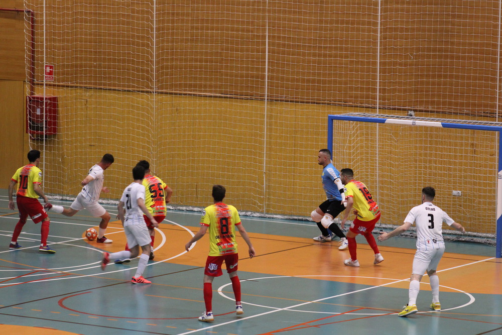 rivasactual's tweet photo. @cdrivasfutsal se proclama campeón de Liga de Segunda B de fútbol sala y accede a los play-off de ascenso #FutbolSala #Rivas https://t.co/9fp92toeEd