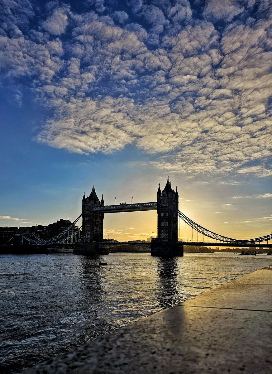 Tower Bridge tweet media
