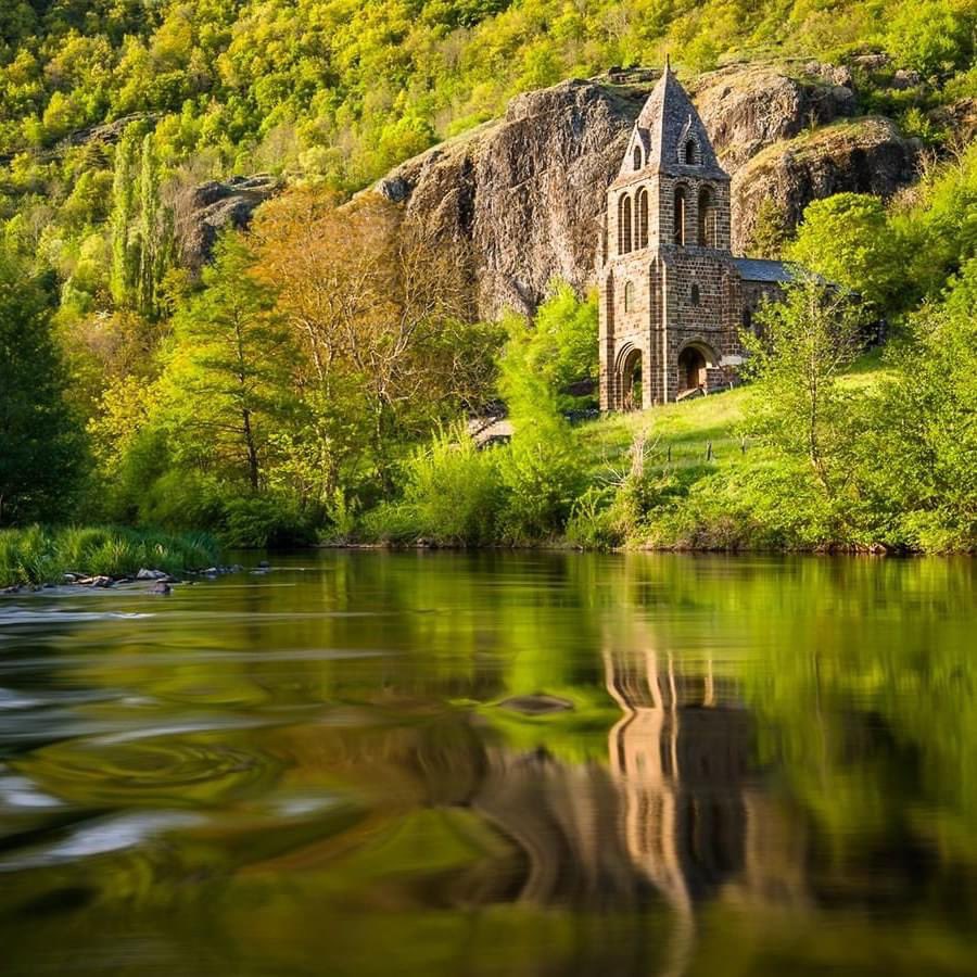 otpuyenvelay's tweet photo. Et voici le joli mois de Mai 😘! Le territoire du Velay vous attend pour célébrer le #printemps 🌼🌸🌿#lepuyenvelay #mai #vacances #saintjacques #vtt #envelay #auvergnerhonealpes https://t.co/hmlof8T3fK