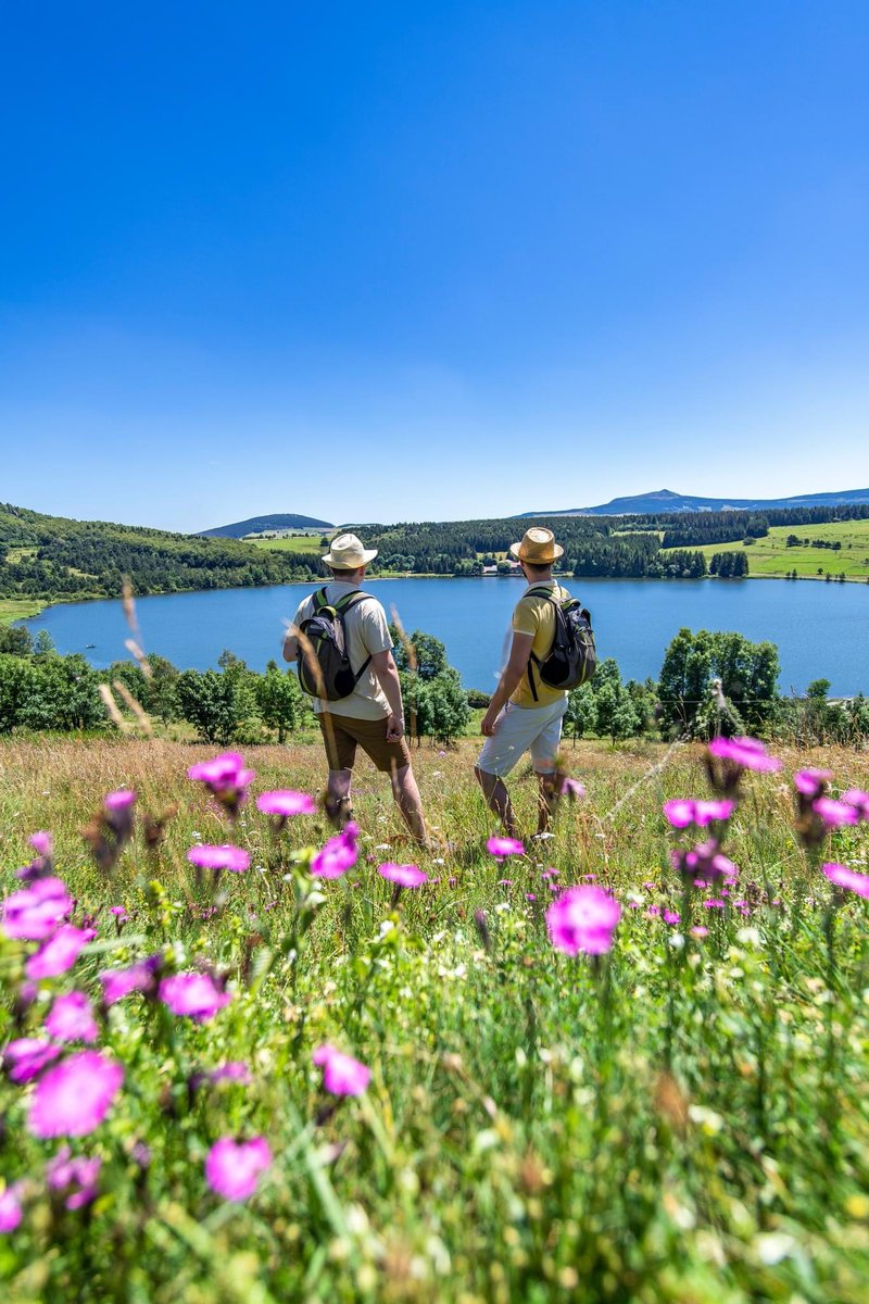 otpuyenvelay's tweet photo. Et voici le joli mois de Mai 😘! Le territoire du Velay vous attend pour célébrer le #printemps 🌼🌸🌿#lepuyenvelay #mai #vacances #saintjacques #vtt #envelay #auvergnerhonealpes https://t.co/hmlof8T3fK