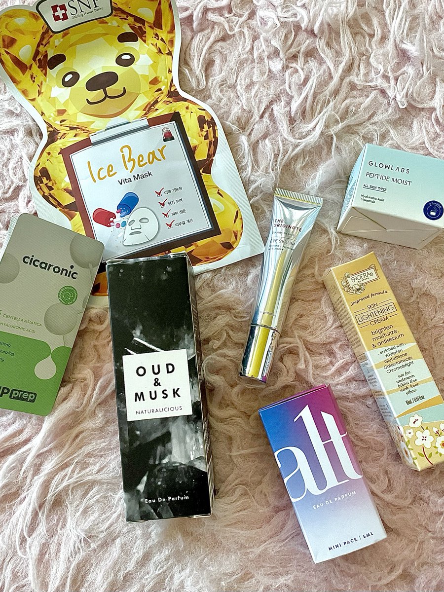 Giveaway skincare, bodycare &amp; parfum di foto ini untuk 1 orang pemenang!

syaratnya cuma follow aku+rt likes tweet ini ajaaa🌸 ongkir aku tanggung so don't worry😉

boleh reply dengan wish kalian di bulan mei ini🤍