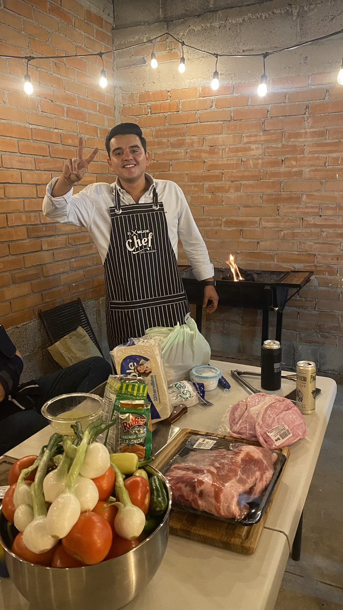 MuchachoTacos1's tweet photo. Hay parrillero, carne, papada, costillar, música, Cheve y motivo pa celebrar muchas felicidades carnal @alexfuentees 🌮 🥩 https://t.co/9DyGRVQvbl