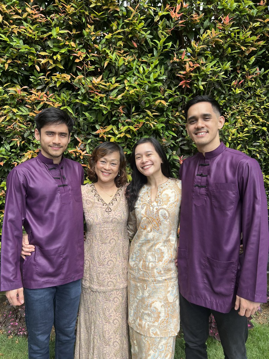 themillennialf_'s tweet photo. Our family’s money hack is wearing the same baju raya every year 😂

Paid a good amount for it, better last us a few years! https://t.co/nzD9dj1zAv