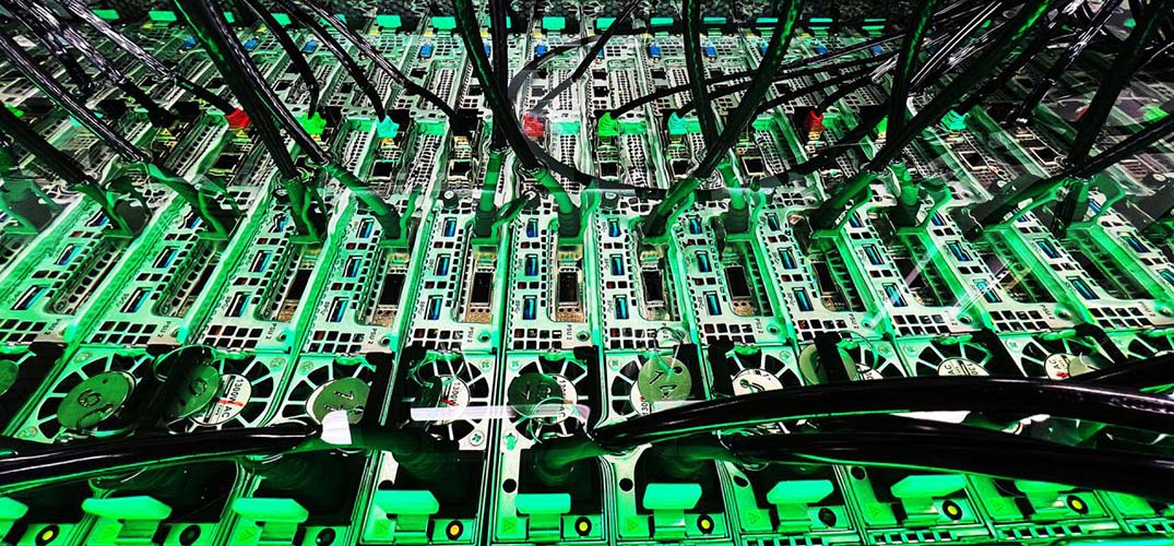 TheSectorScope's tweet photo. Intel research and collaborations in thermal technologies is helping to extend Moore’s Law and improve the sustainability of data centres. Futuristic tech points the way to new approaches to cooling. https://t.co/8HofZlQeBO #construction #datacentres #datacentrecooling https://t.co/xskJMbrgr6
