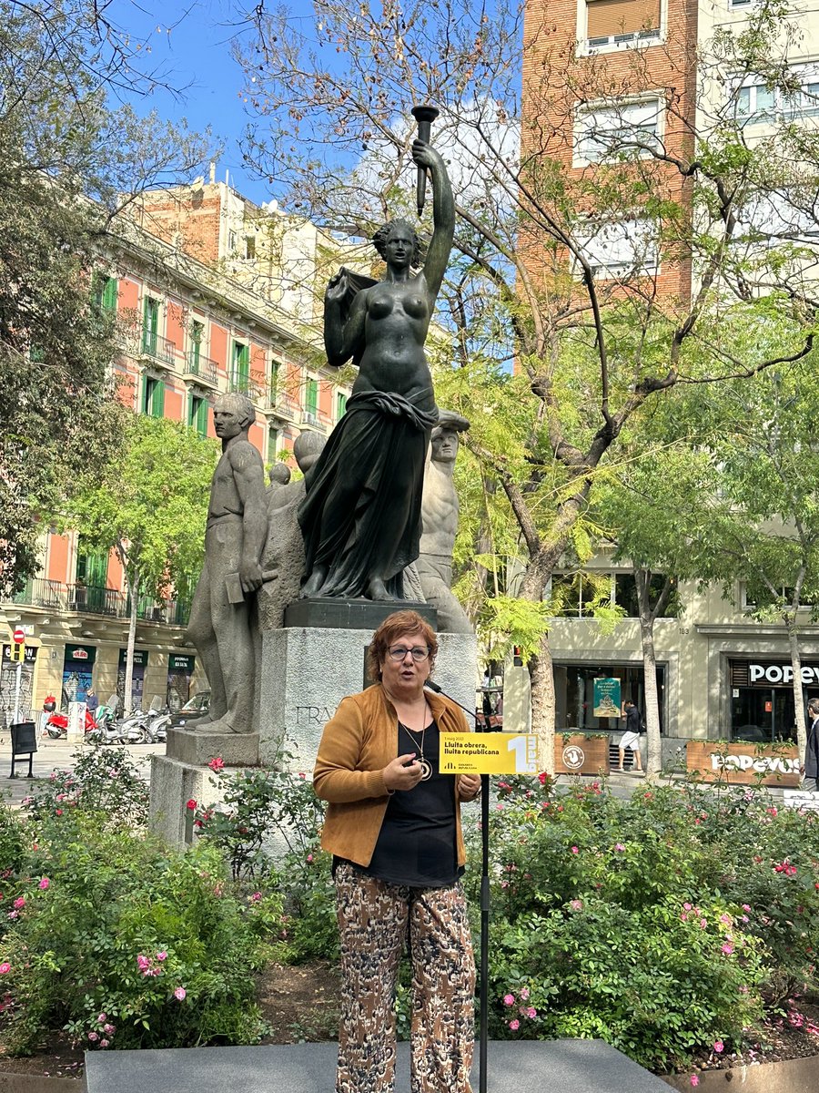 Començant el dia reivindicant el dia #1DeMaig al monument a Francesc Layret: Obrerisme, catalanisme i republicanisme
Amb @Esquerra_ERC 
@dolorsbassac i @ernestmaragall