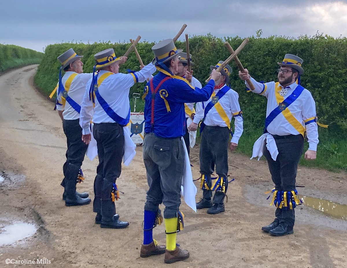 Early start to welcome the #MayDay sunrise with <a href="/IlmingtonMorris/">Ilmington Morris</a> on Ilmington Downs, the highest point in #Warwickshire. Then, dancing around the village, including <a href="/thehowardarms/">The Howard Arms</a>. A joyous occasion full of fun &amp; frivolity. #tradition #Cotswolds @TheMorrisRing <a href="/Travwriters/">BGTW: British Guild of Travel Writers</a>