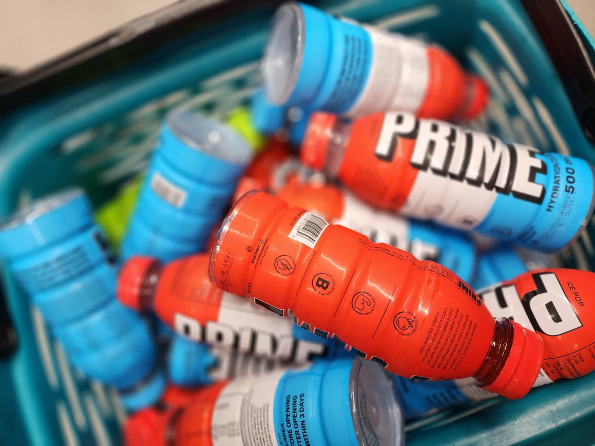 ChangeAgentSA's tweet photo. PRIME TIME South Africa.

This is absolutely Unbelievable to see, the queues outside and the stamped to get in store, just to get your hands on 8 bottles of #PRIME .... #PrimeHydrationDrink 
@CheckersSA @LoganPaul https://t.co/rcZ6eVqokW