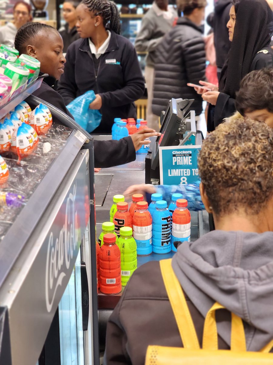 ChangeAgentSA's tweet photo. PRIME TIME South Africa.

This is absolutely Unbelievable to see, the queues outside and the stamped to get in store, just to get your hands on 8 bottles of #PRIME .... #PrimeHydrationDrink 
@CheckersSA @LoganPaul https://t.co/rcZ6eVqokW