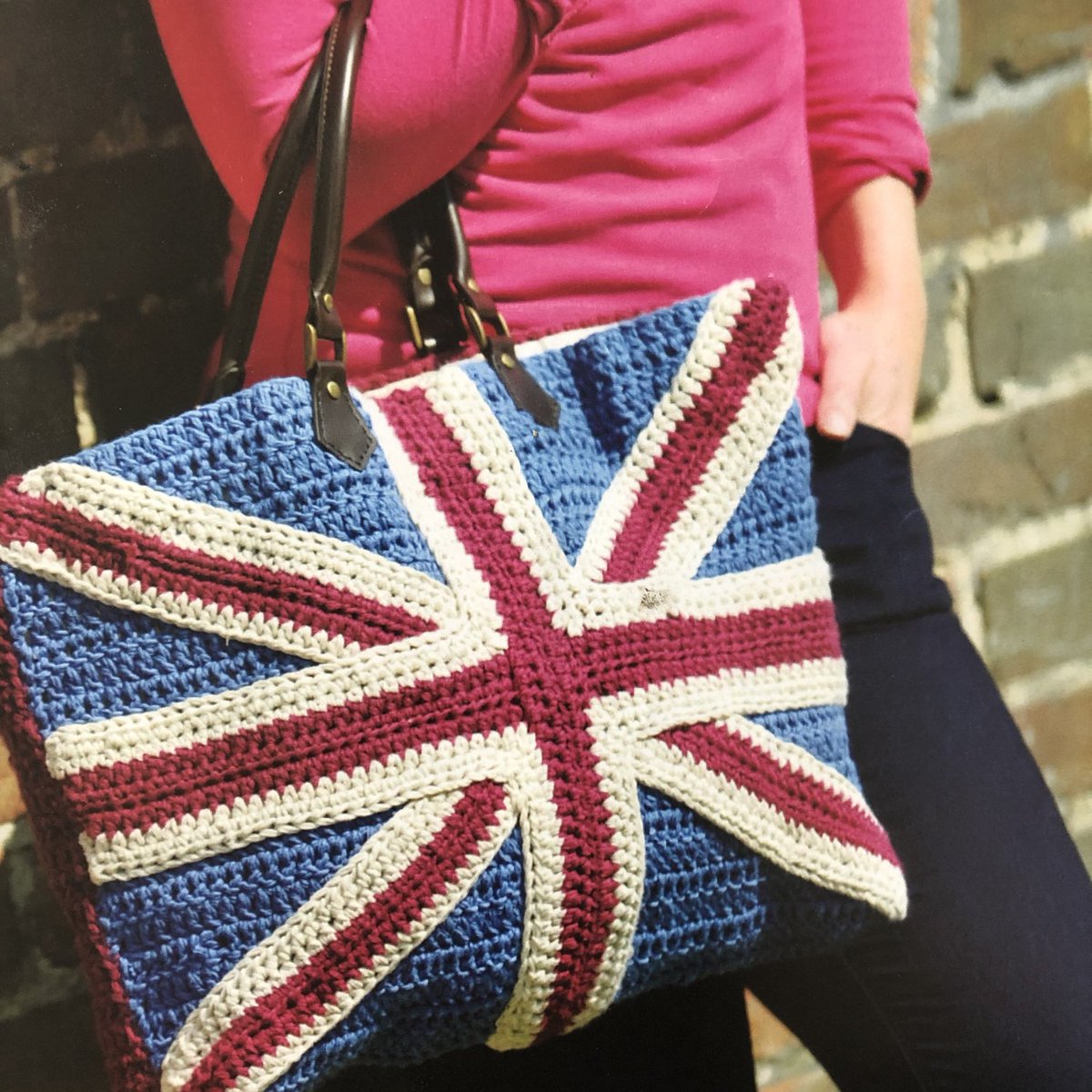 Crochet Union Jack Bag Pattern #crocheting #flag #redwhiteandblue #wip #streetparty #earlybiz #ssb #MHHSBD #magic #Unitedkingdom #coronation #theking #unionjack #bag #crochetpattern etsy.me/3Vissyu