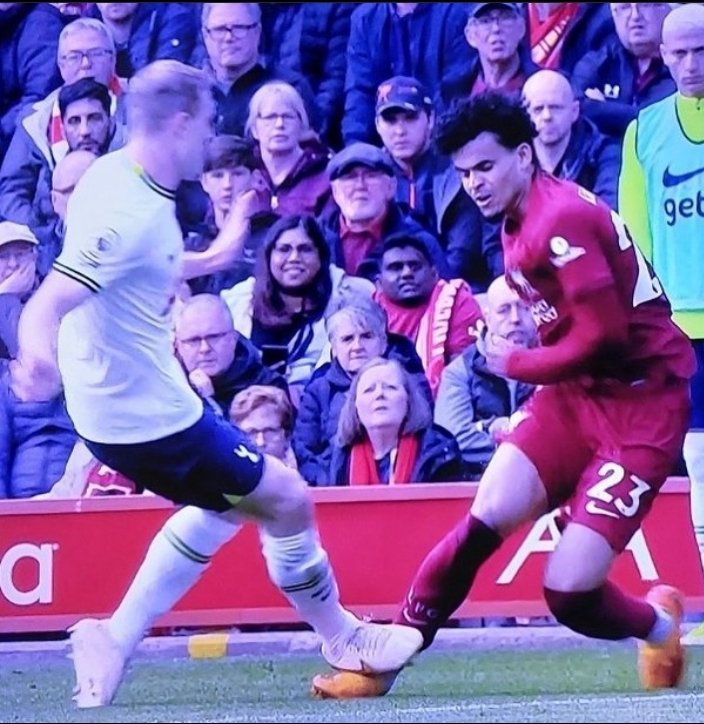 CeeStars8's tweet photo. @talkSPORT Tierney is constantly shite. https://t.co/qB5bOHUWOb