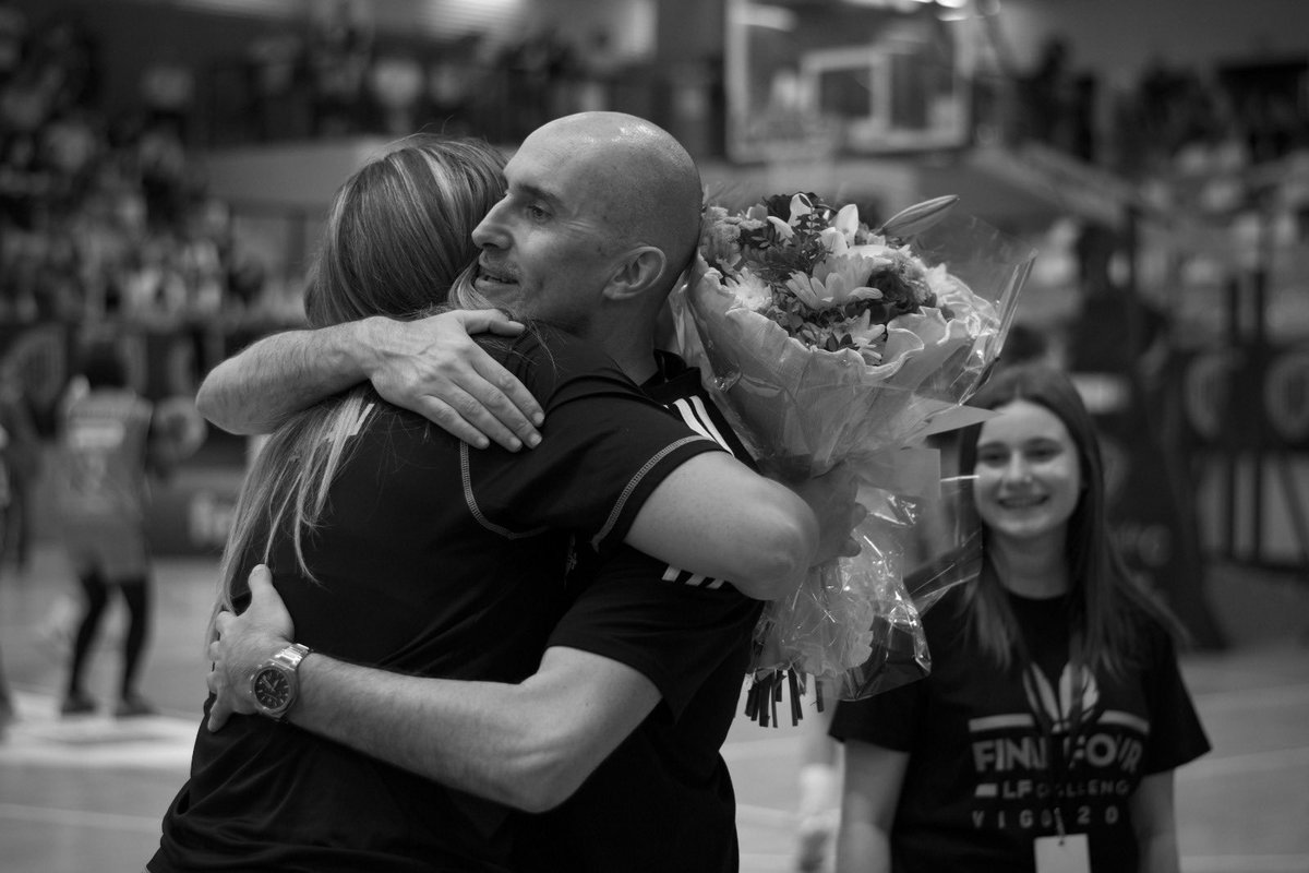 Se ha retirado del baloncesto profesional <a href="/itzigerman11/">Itziar Germán</a>. Por Navia han pasado cientos de jugadoras, de celeste y visitantes. No ha habido ninguna con tanto baloncesto en la cabeza y en las manos como ella. Carácter, liderazgo y determinación. Doy gracias por haberte conocido.