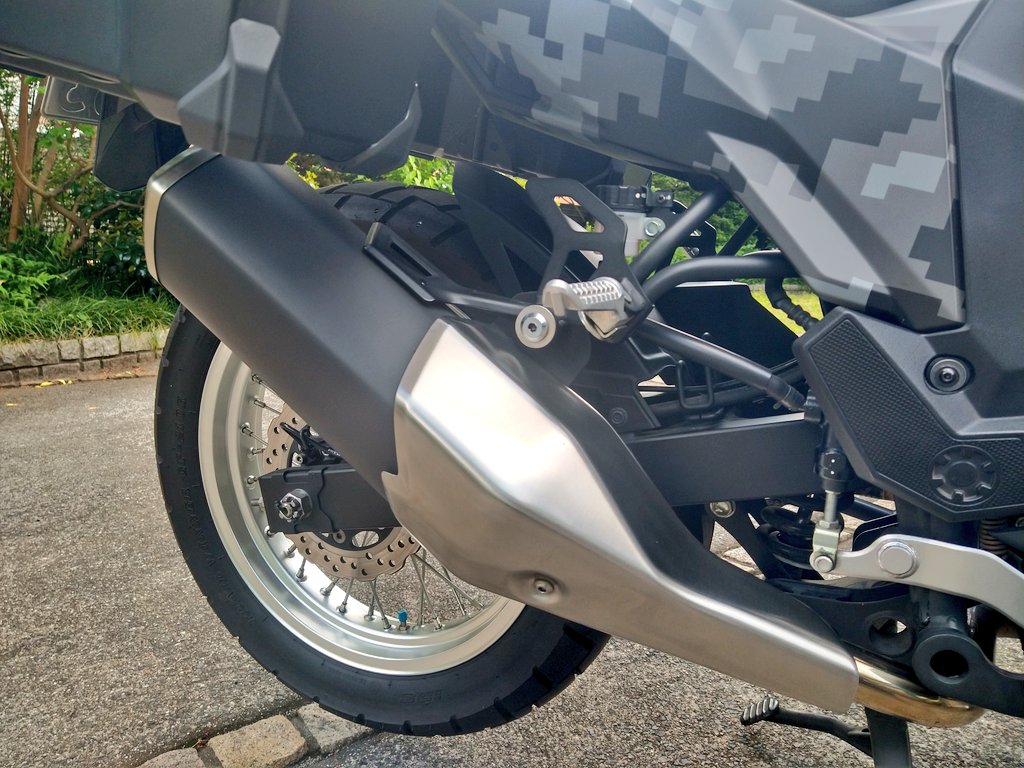 Takesan_JP01's tweet image. 今日は有給取ったが出かけず、Versys洗車しました✨
5年経過したけどピカピカです🏍️✨
#Versys