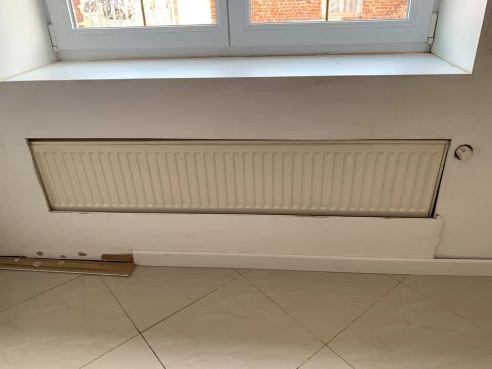 NosArtisansODT's tweet photo. #nosartisansontdutalent 
Encore une belle #renovation d'un #appartement ...
#radiateur vs #BA13 vs la #plinthe vs du n'importe quoi ... #DPE #immobilier https://t.co/Alx50suZHG
