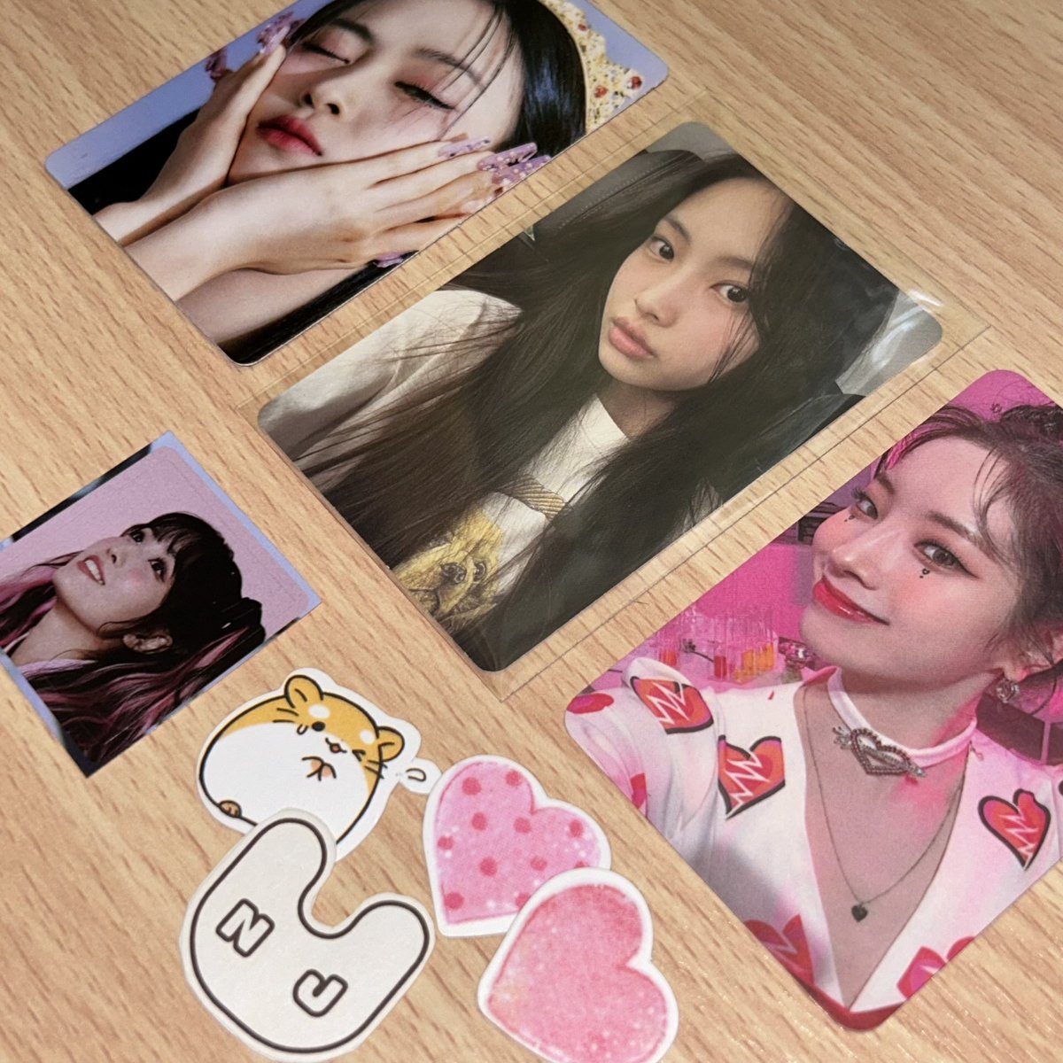 k4th1yn_'s tweet photo. — 💌 mail from : @0145cart #frommaxy

hii! hyein arrived safely po. thank you po so much for the safe packaging and for the freebies po 🫶🏻 https://t.co/yHTLcBqcAb