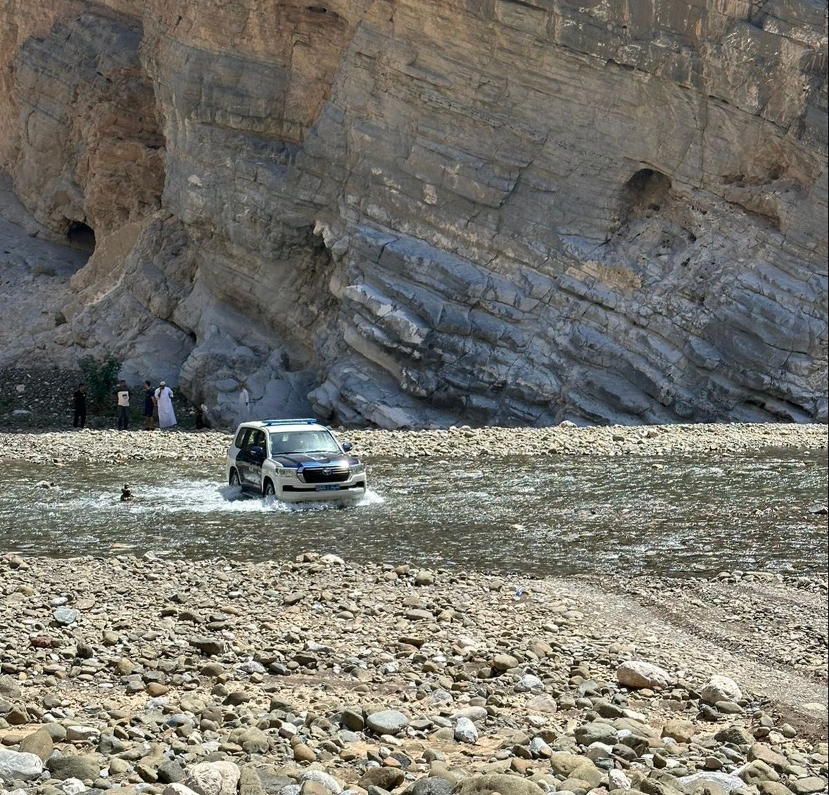 14_oman's tweet photo. كل الشكر والتقدير #لشرطة_عمان_السطانية ونخص بالشكر والتقدير لمركز شرطة #دماء_والطائيين 
لجهودكم المخلصة التي أتت بنتائجها ولكل من ساند وبحث عن المفقود المستمرة منذ اليوم الاول من الحادثة 
وجزاكم الله خير
تعازينا الحارة لأسرة الفقيد نسأل الله أن يتغمده براسع رحمته https://t.co/IsGpHGutaQ