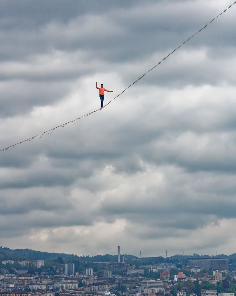 Nathan Paulin le  marcheur du ciel, au-dessus du lac à St Sulpice
@nathan_paulin
#highline #nathanpaulin #lakeception #hyperouest instagr.am/p/CrsLPpAoKai/