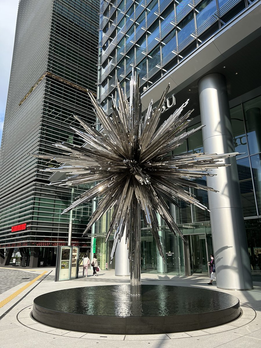 miyabine's tweet photo. GW中も光り輝く八重洲尿路結石様✨ https://t.co/fIWB7LDVwf