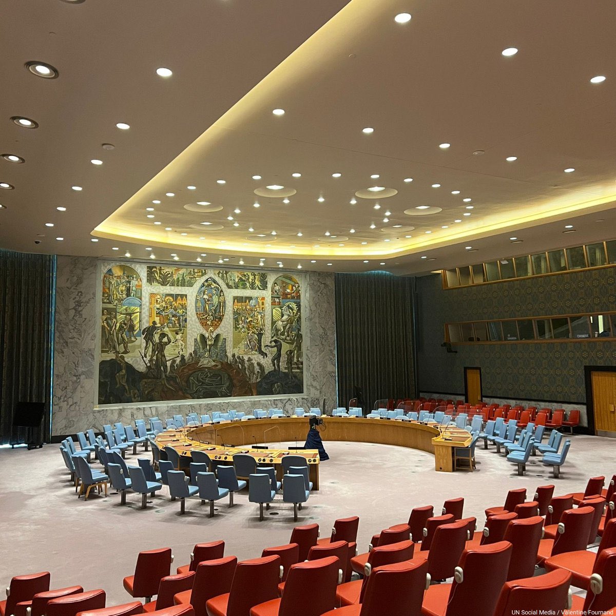 Depuis quelques heures, la Suisse🇨🇭assure la présidence du #Conseil de #sécurité de l’@ONU_fr 🇺🇳. 
Un rôle que nous assumerons avec humilité et responsabilité. La #Suisse  🇨🇭, #APlusForPeace 🕊️.