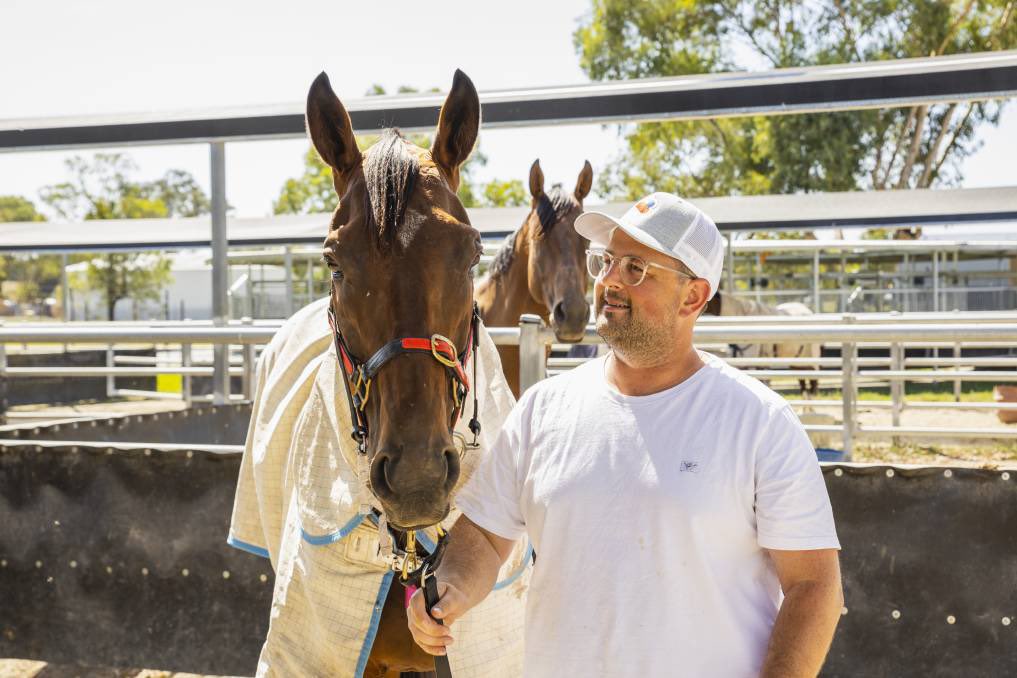 ThoroughbrdTale's tweet photo. This week’s guest host is Australian trainer @beermitchell.
@MitchBeerRacing is located in Albury, NSW, roughly halfway between Melbourne and Sydney, and is in his 7th year of training with a current team of 45 horses #ThoroughbredTales https://t.co/QWduVFdFPZ