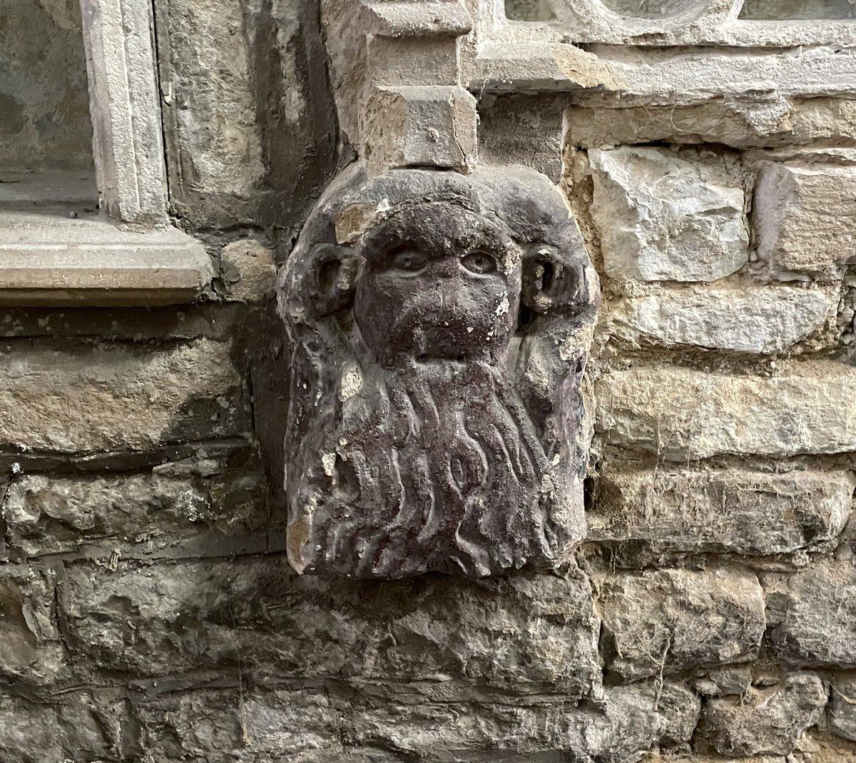 Del67's tweet image. This stone carving is in Geddington church, Northamptonshire. No one knows for sure who it’s supposed to represent, however it is speculated it could be a local water deity of the river Ise.