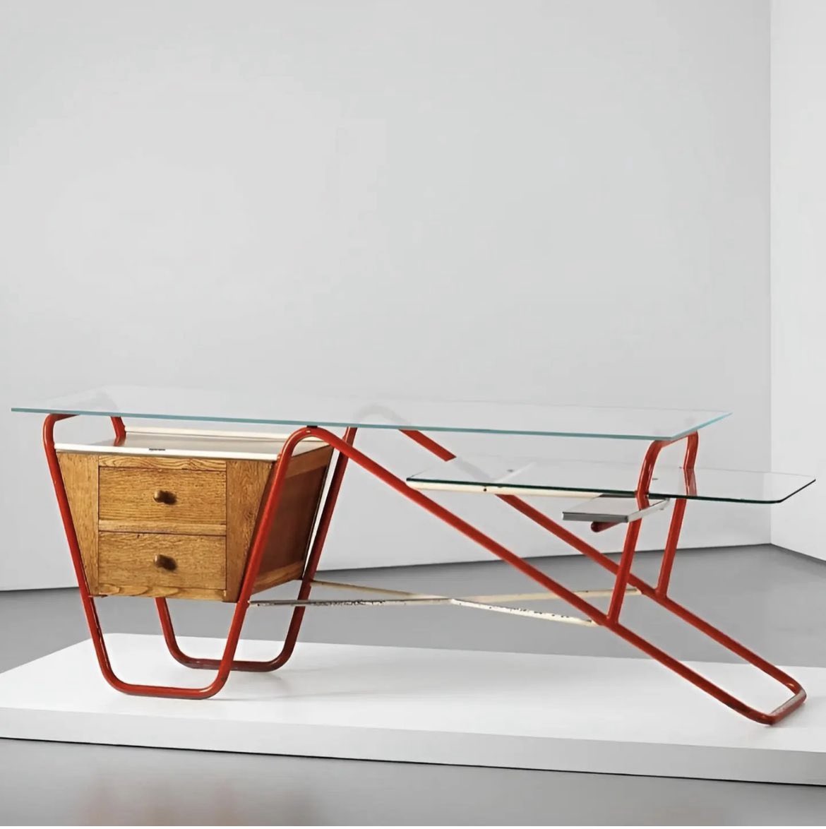 Look at this little beauty mid-century Italian writing desk 1940s
Gorgeous.