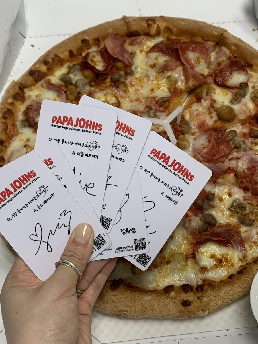 파파존스에서 라지 사이즈 이상 피자 주문하면 8천원 할인 + 아이브 셀카 포토카드 6종 전체 받을수있어욧!!!! 메뉴 5종 : 수퍼  파파스, 존스 페이버릿, 울미트, 스파이시 치킨랜치, 트리플 갈릭피자 포카 뒷면에 친필 사인까지 들어있어요