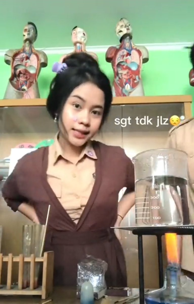 hiburantimeline's tweet photo. KUMPULAN VIDEO CRINGE NETIZEN
-
A THREAD https://t.co/30A6HFX8XY