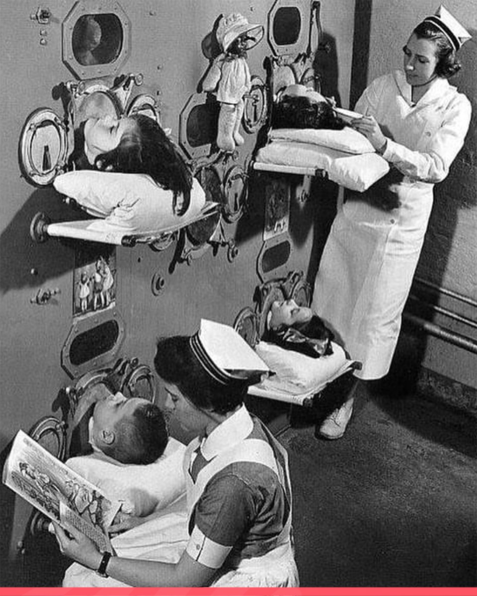 futurasciences's tweet photo. (⛑️) Cette photo des années 1950 montre un poumon d'acier !  

C'est un ventilateur à pression négative utilisé notamment sur les patients atteints de #poliomyelite. 

#thread (1/2) https://t.co/m7gRUkb9lw