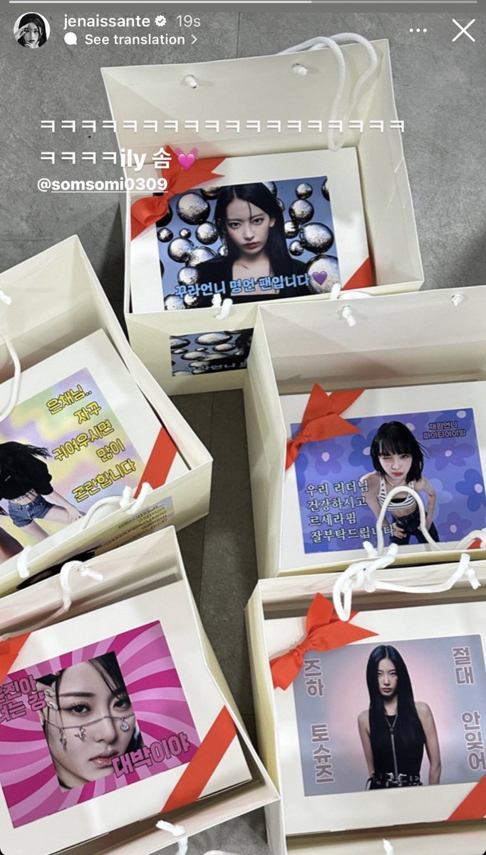 byulbitskr's tweet photo. awww so somi sent le sserafim lunch boxes &amp; there’s even an individual message for them 🥺

🐱: i’m a fan of kkura unnie’s wise word
🐯: our leader-nim please be healthy &amp; take a good care of le sserafim
🐍: yunjin-ah,you’re just really great
🦢: i’ll never forget zuha’s toeshoe https://t.co/47BzNwEbDy