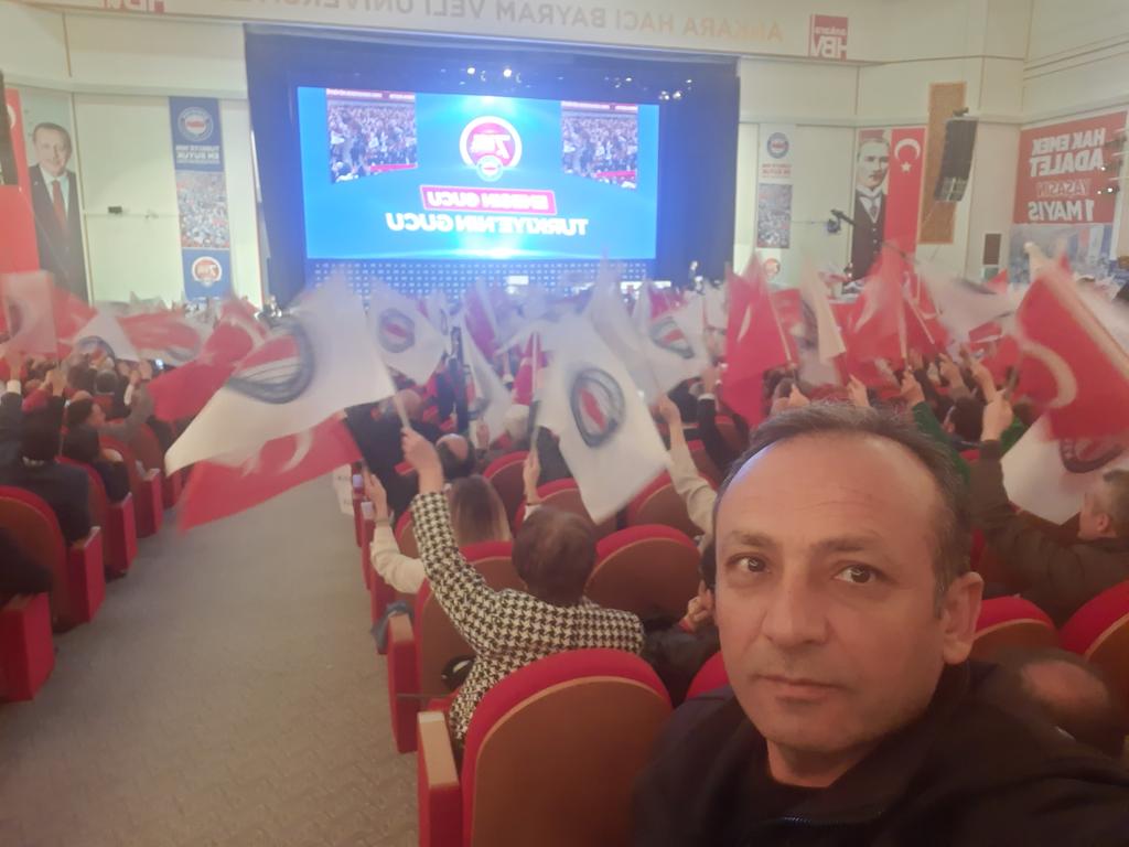 Bugün emek bayramı…
Bugün günlerden dayanışma…

Gelir dağılımında adalet..
Hak, emek , ekmek, alınteri..
İnsanca yaşayacak ücret için..

Yaşasın emeğin örgütlü gücü
Yaşasın Memur-Sen
Yaşasın 1 Mayıs

#1MAYIS #YaşasınMemurSen