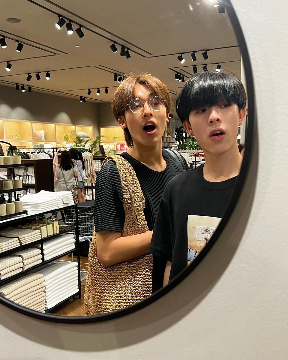 oskyunn's tweet photo. แม่ให้ผลัดกันเลี้ยงน้อง https://t.co/ID1xxrwxKa