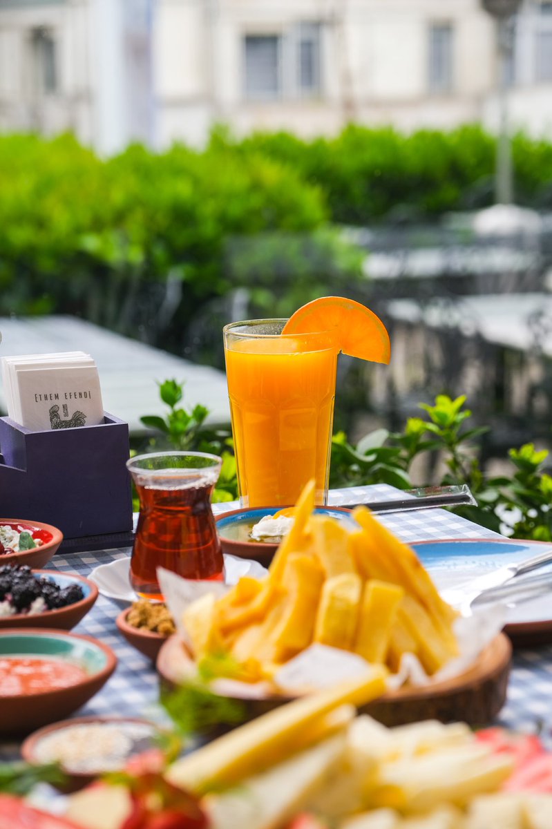 Ailenizle ve sevdiklerinizle unutulmaz bir kahvaltı deneyimi yaşamaya ne dersiniz? ☕️
 Ethem Efendi Kahvaltı’da her gün bir başka güzel! ☀️

-Portakal Suyu ve Patates Kızartması serpme kahvaltımızda ekstradır! 😋 

#doyadoyakahvaltı #sınırsızkahvaltı