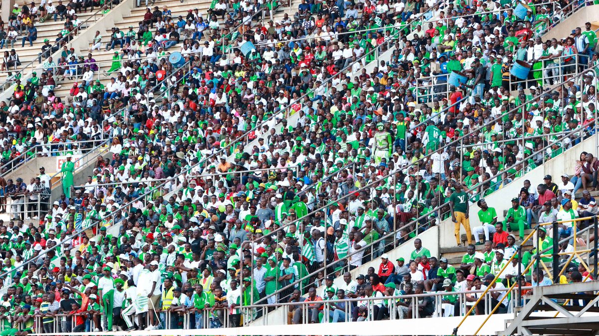 CastleLagerPSL's tweet image. #HarareDerby in pictures

#CapsUnited
#Dynamos