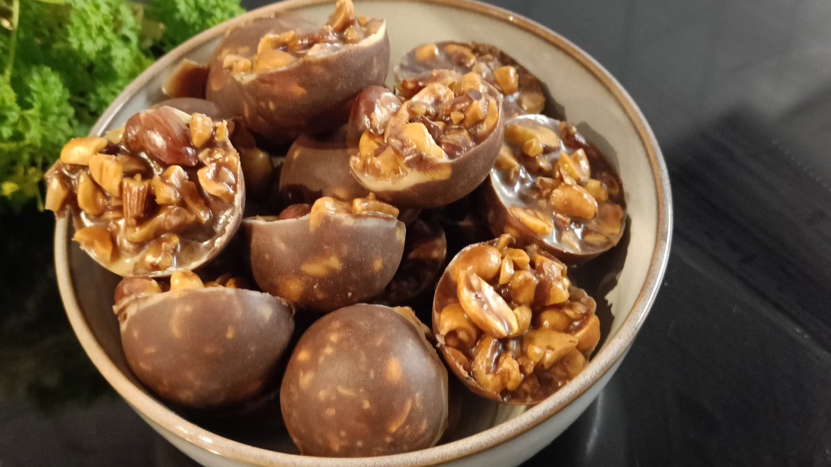 Xcarb1's tweet photo. Nøttegodt med sjokolade
Oppskriften finner du her
https://t.co/uoGMLSGPoA
Med sjokolade tilsetter du 50g sukkerfri sjokolade
#candy #kos #ketofood #ketoforlife #ketorecipes #lchf #lchffood #lowcarb #lavkarbo #mattips #oppskrift #xcarb https://t.co/pQwxXUbpe5