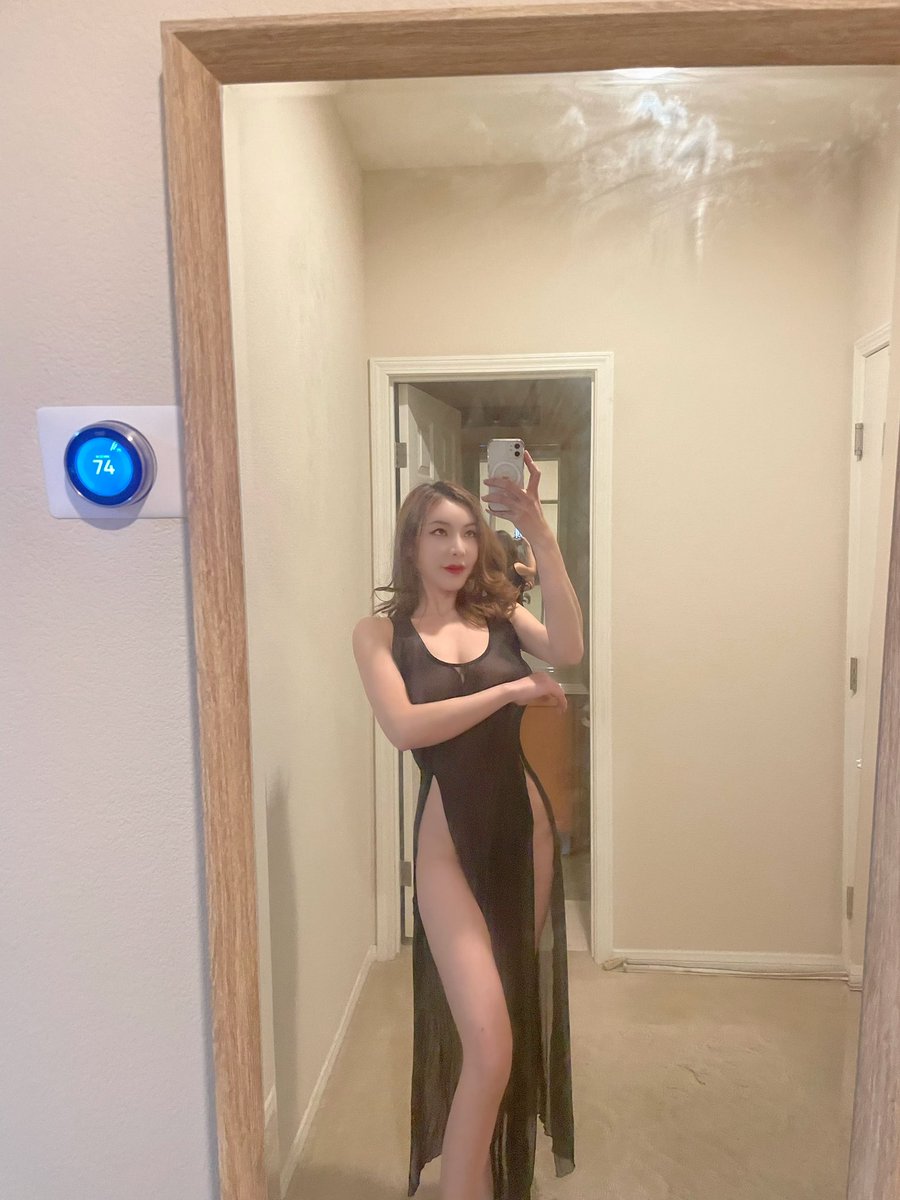 Elise谭晓彤 on Twitter: "大家好☺️☺️兔兔来更新啦 ～^_^ #性感 🫦高开叉透视裙 喜欢吗💕#透视 如果您想关注兔兔的