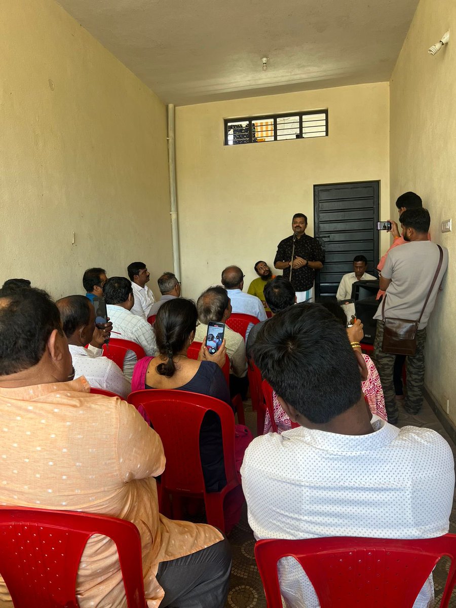 astitvam's tweet photo. #3
#RightVote
We had a corner meet with the residents of Bommanakatte area at Shivamogga in association with Matadhara Jagriti Vedike at Sri Shivananda Bhagwe‘s residence.
People were keen to bring right people to administrate and make our Karnataka greatest in our nation. https://t.co/Q6egBYkCUl