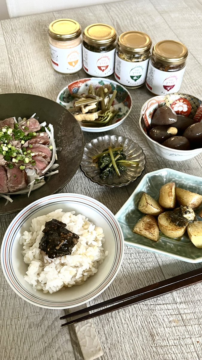 ichinatural1's tweet photo. 北海道の美味しい瓶詰め
ラムレバー海苔佃煮はごはんに🍚
行者ニンニクバターは新じゃがに
他には牛もつカレーと鮭白子クリームがあるよ❣️
食べるの楽しみっ✨✨

https://t.co/m9wWR1AtEQ https://t.co/H4Jj0iqrF6