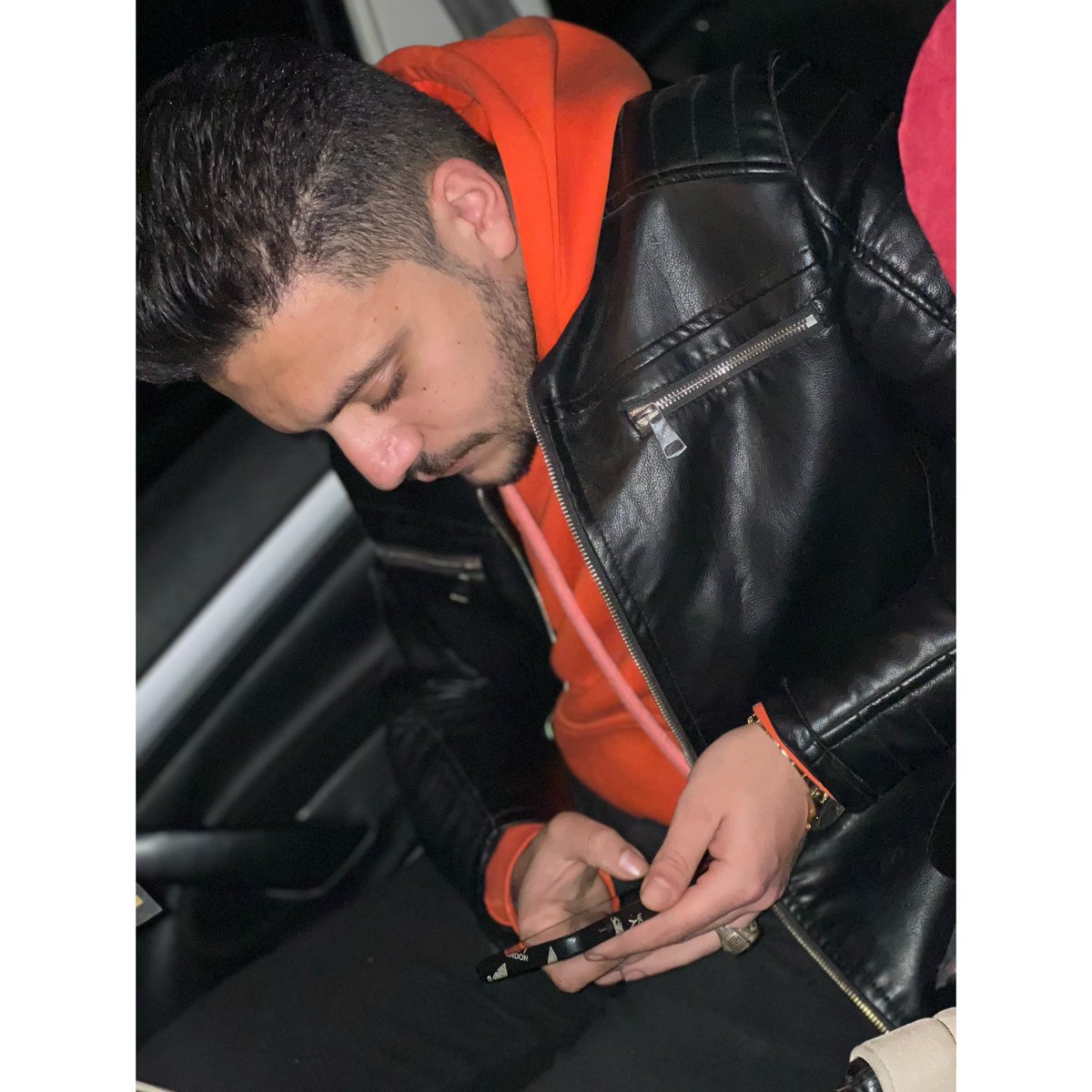 الصمت أيضاً له صوت، لكنه بحاجة إلى روح تفهمه🖤✨