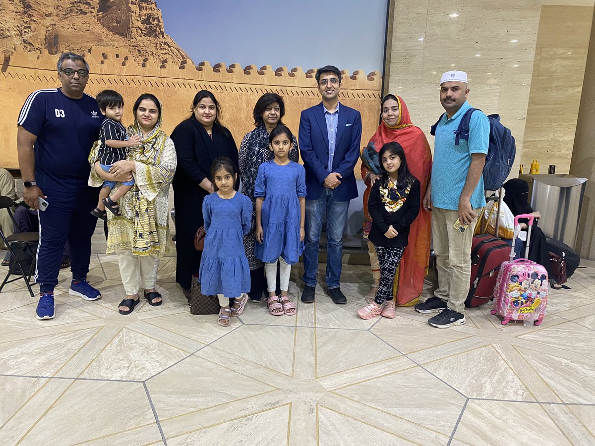 Zchheena's tweet photo. Seeing off 93 Pakistanis at King Khalid international Airport Riyadh for the last leg of their evacuation journey from Sudan to Pakistan. All safe and highly spirited. https://t.co/EsLLiDHHwU