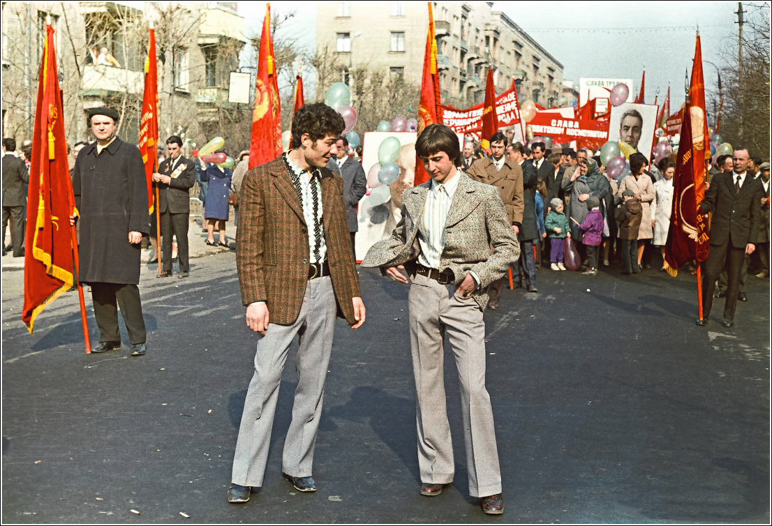 Первомайская демонстрация в 70 х