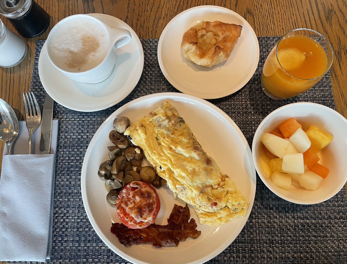 kate944032's tweet photo. #breakfastsomewhere https://t.co/JrRXCwOrKw