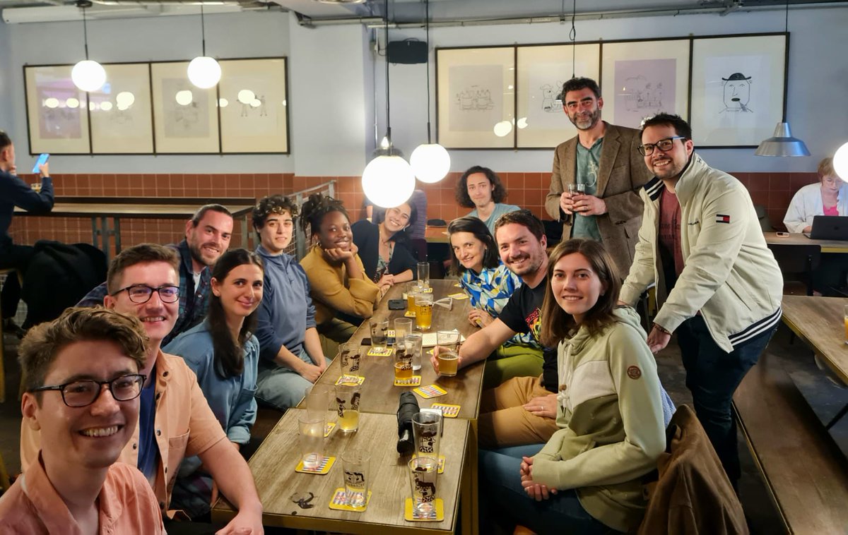 Impromptu beers with my PhD lab at @UCL led by Nick Lane. Was a blast chatting with you all again 🥰 Off to Copenhagen now to visit @Globe_UCPH thanks to @AstroAndersJ! #originoflife #astrobiology #howtomakeaplanet