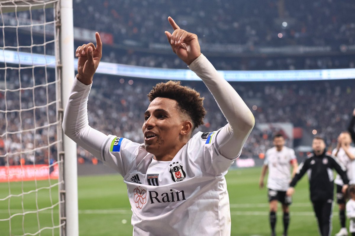 Gedson Carvalho Fernandes 💫

Sahada basmadık yer bırakmadı. 👏🏻