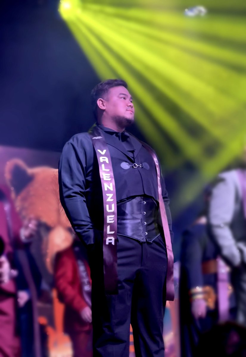 I really wasn’t expecting anything going into this but i guess here we are.
I just wanna thank everyone who supported me both in person and in spirit i really really appreciate you all. And to my co-candidates, we did that! 

I’m your Mr. Bear Fahrenheit 2023!