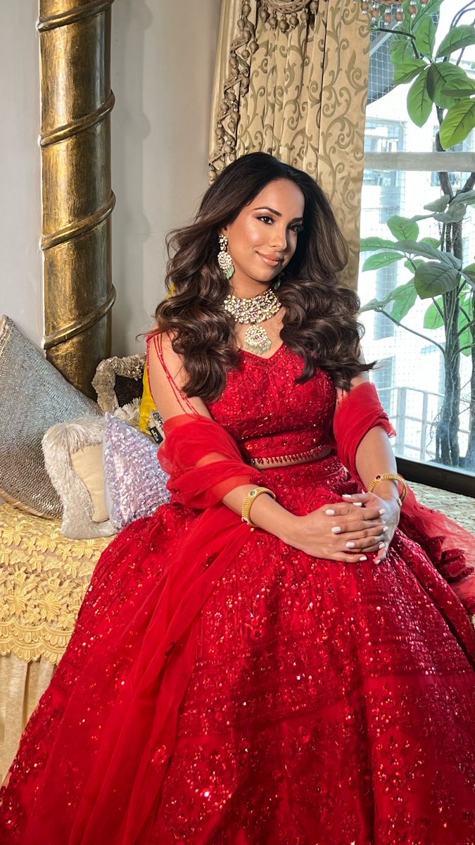 OjasRajani's tweet photo. A fierce and bold look complimented with a shimmering red dress.
Makeup, Hair, Creative Styling and Conceptualisation: @ojasrajani
Muse: @sonalifabiani
#ojasrajani #ojasrajaniacademy #shimmering #makeup #makeupartist #makeupgeek #makeuplooks #makeupjunkie #makeupforever https://t.co/96rvttA81c
