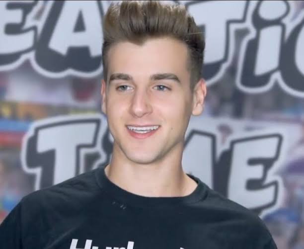 imJustRed's tweet photo. This man was dominating YouTube in 2016 😭😭 https://t.co/mlSZiUUlAZ