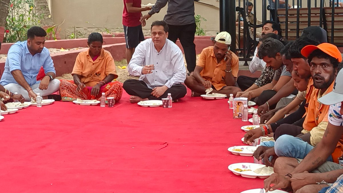 On occasion of #MaharashtraDay & #LabourDay , felicitated & gifted #juhubeach cleaning workers. Also had food with them and interacted with them.